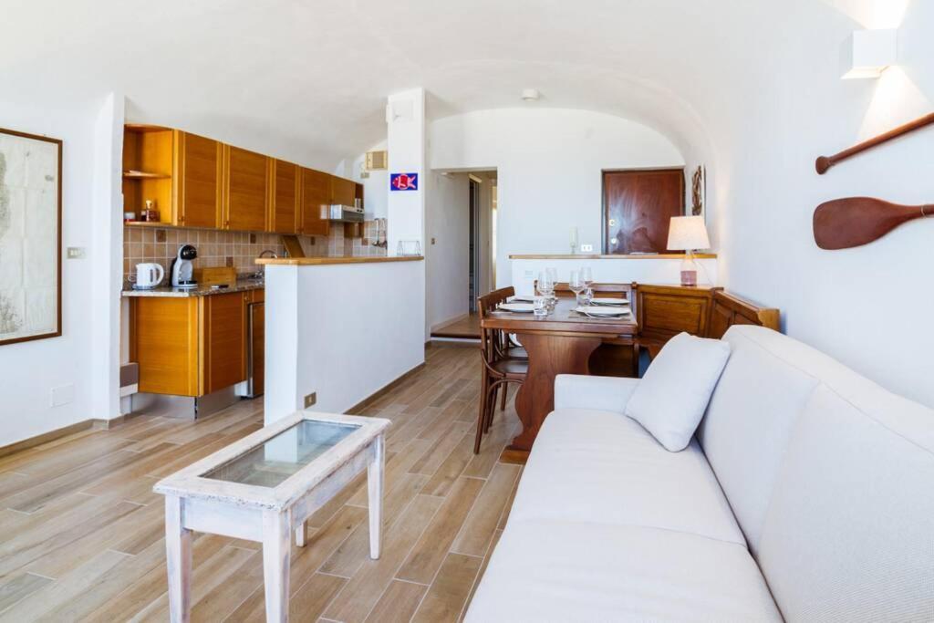 Апартаменты Casa Del Subacqueo. Amazing Terrace With Sea View. Wi-Fi Бордигера Экстерьер фото